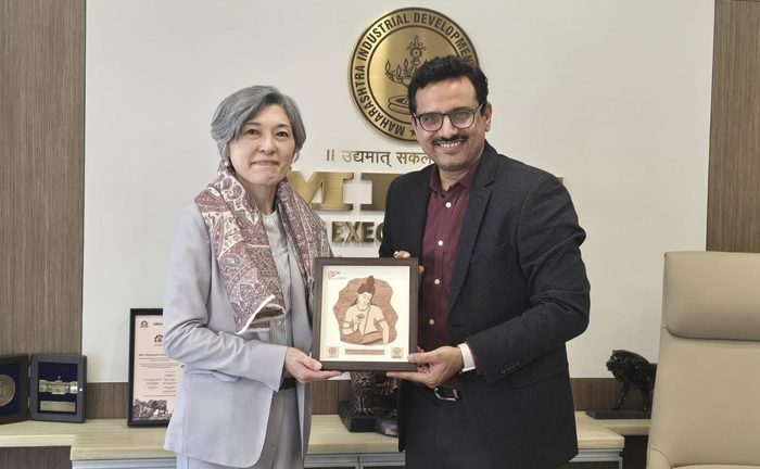 Japan Consul General Ms Sato Hitomi calls on CEO, MIDC